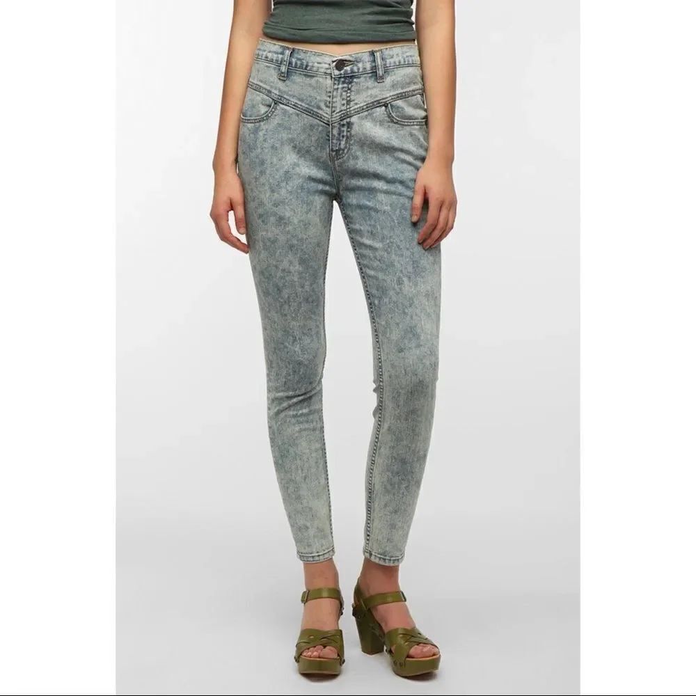 ✨ BDG
HIGH-RISE SEAMED JEAN✨